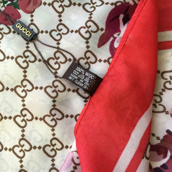 Gucci Silk Scarf Red Rose Print Shawl - Picture 4 of 5
